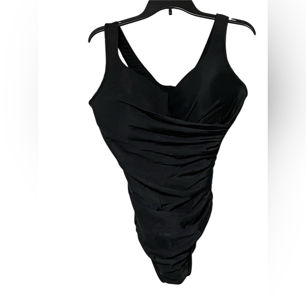 Miracle Suit Women Sz 16 1pc Bathing Swimsuit Ruched Side Built In‎ Bra Black